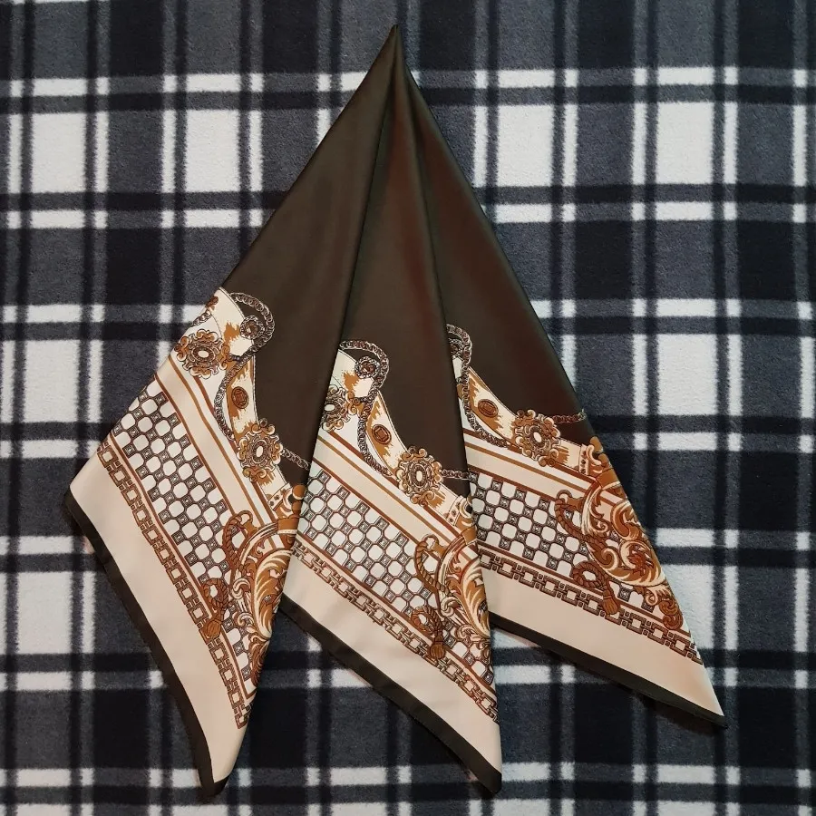 روسری ساتن(86 در 86 سانت)