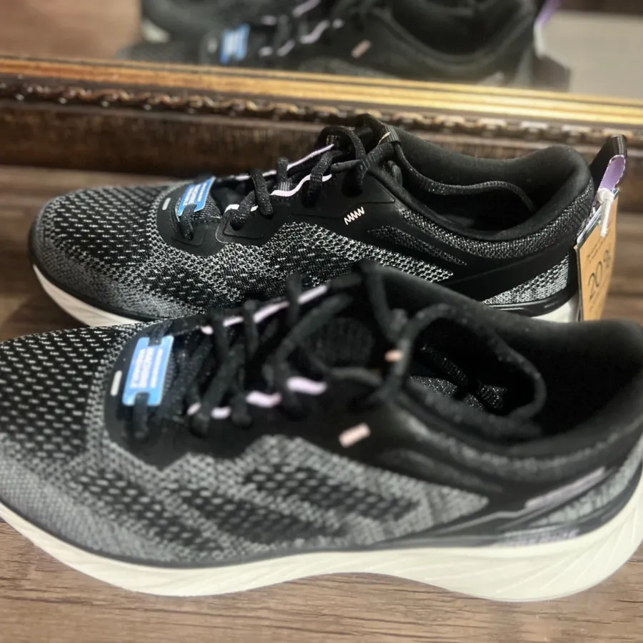 کفش ورزشی زنانه اسکیچرز