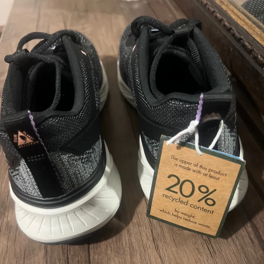 کفش ورزشی زنانه اسکیچرز