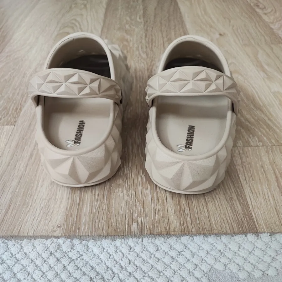 کراکس کرم پروانه