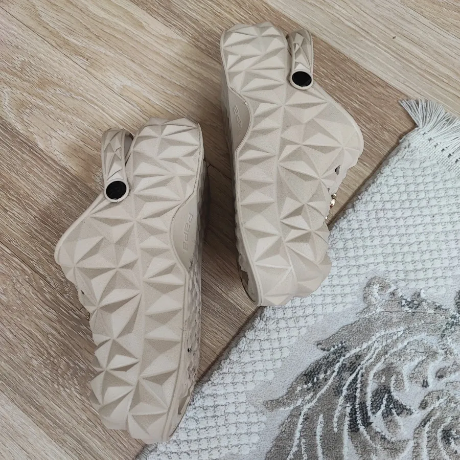 کراکس کرم پروانه