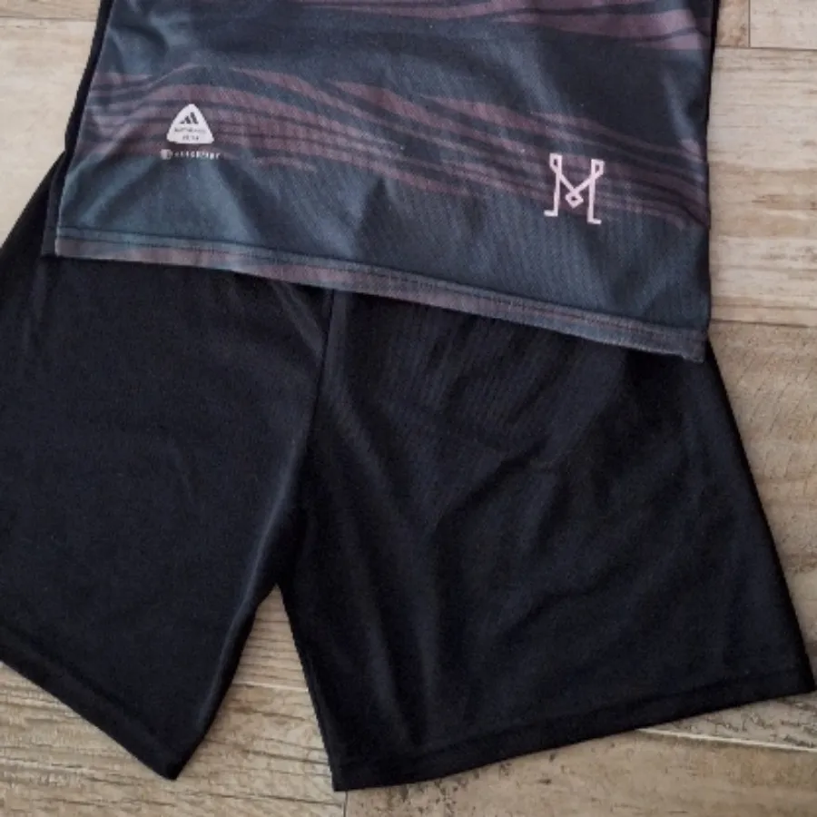 تیشرت شلوارک ورزشی فوتبال