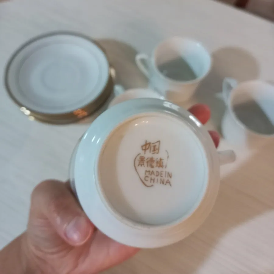 لیوان و نعلبکی