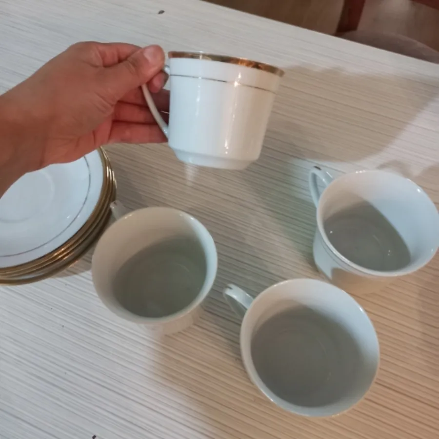 لیوان و نعلبکی