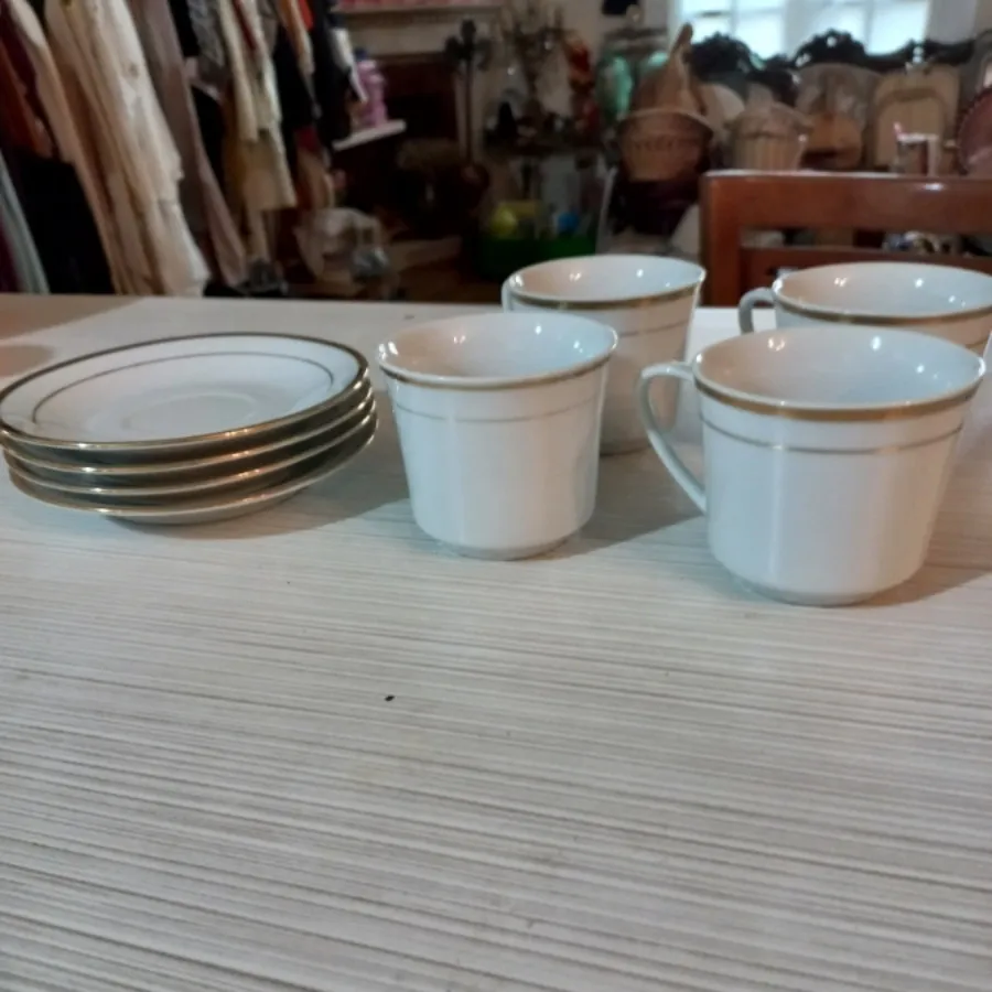 لیوان و نعلبکی