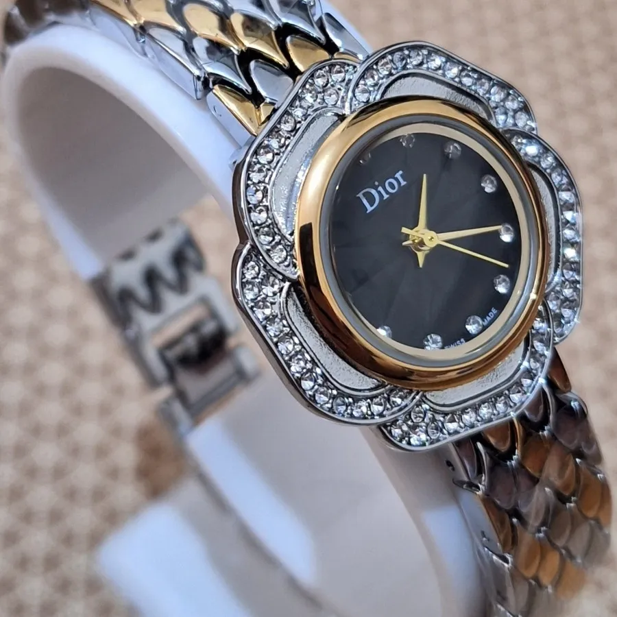 ساعت زنانه دیور نگین دار