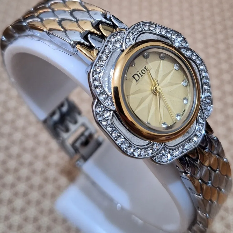 ساعت زنانه دیور دور نگینی