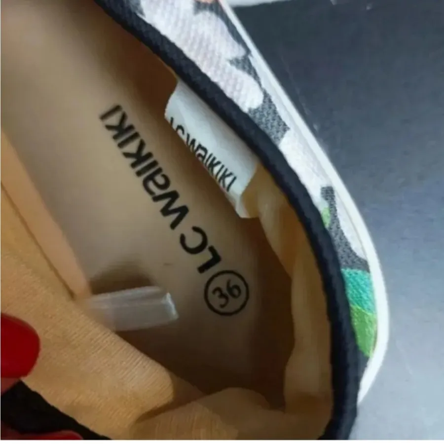 کفش ال سی والکیکی