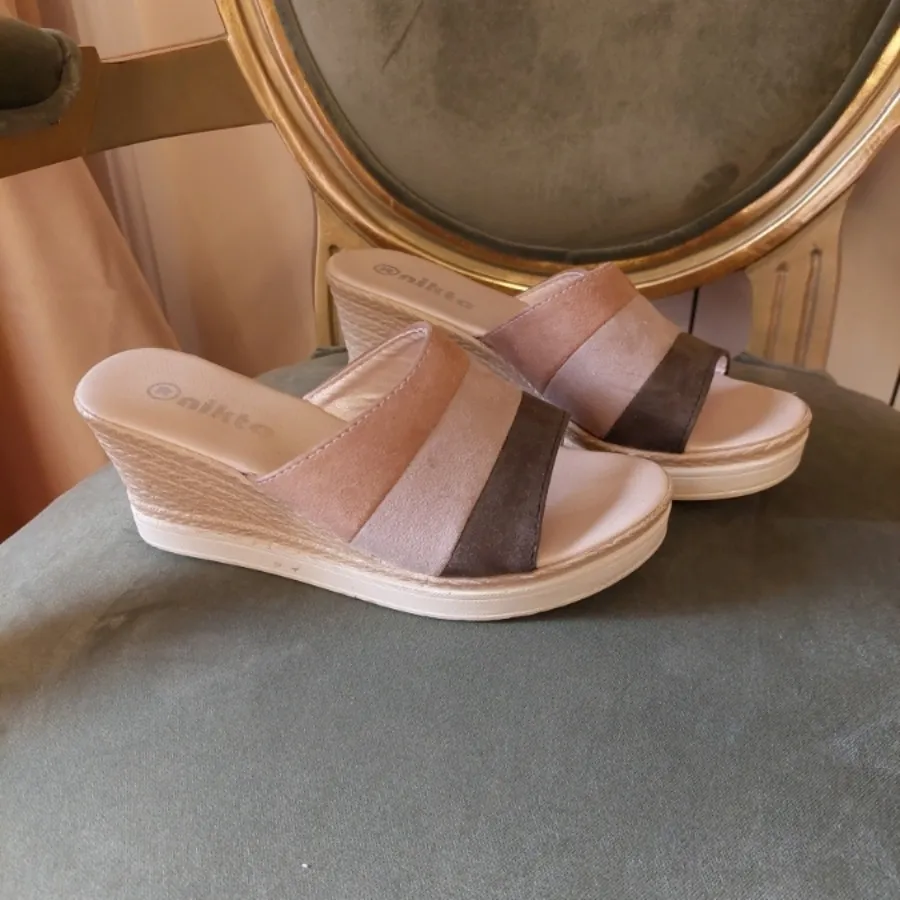 دمپایی  ( ورق بزنید )