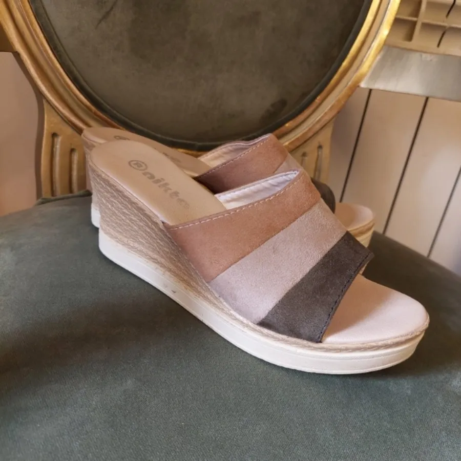 دمپایی  ( ورق بزنید )