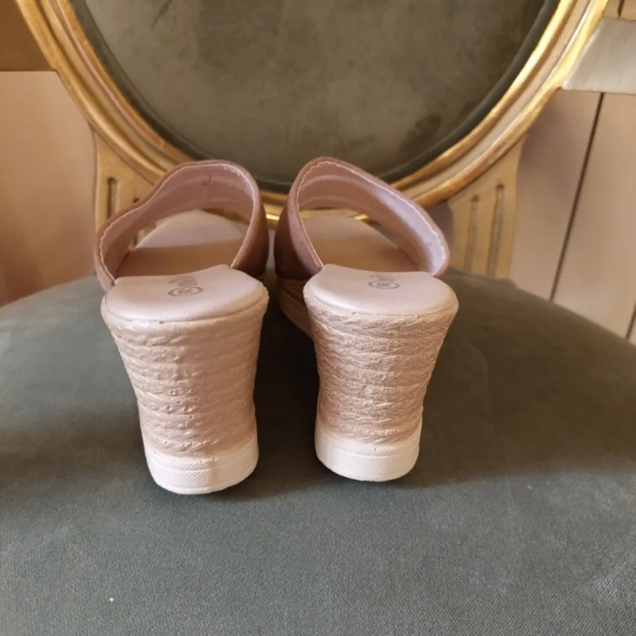 دمپایی  ( ورق بزنید )