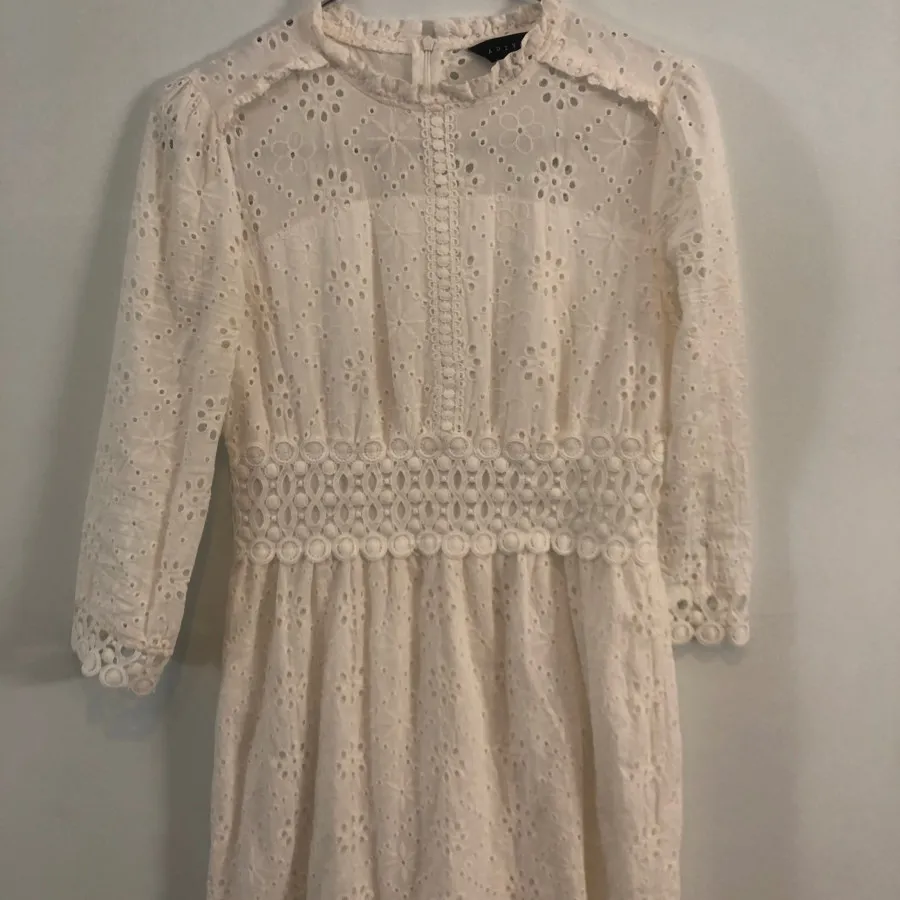 لباس سفید پارچه خامه دوزی