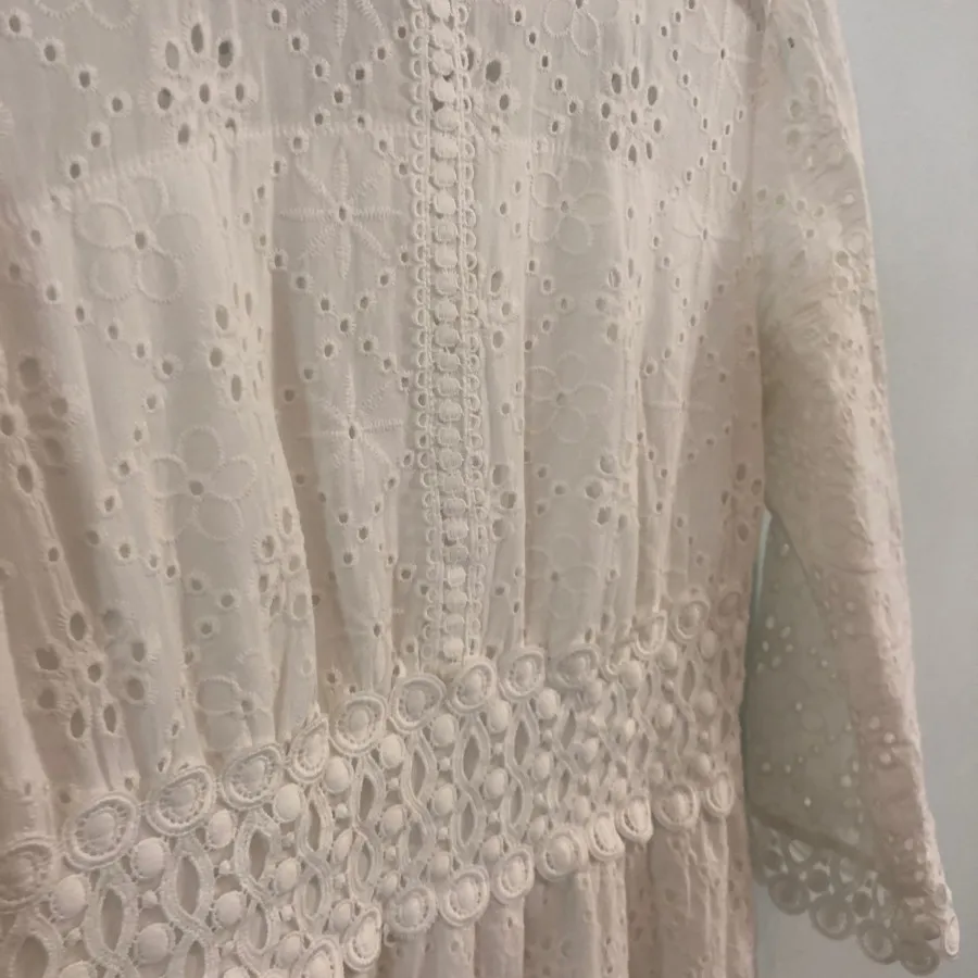 لباس سفید پارچه خامه دوزی