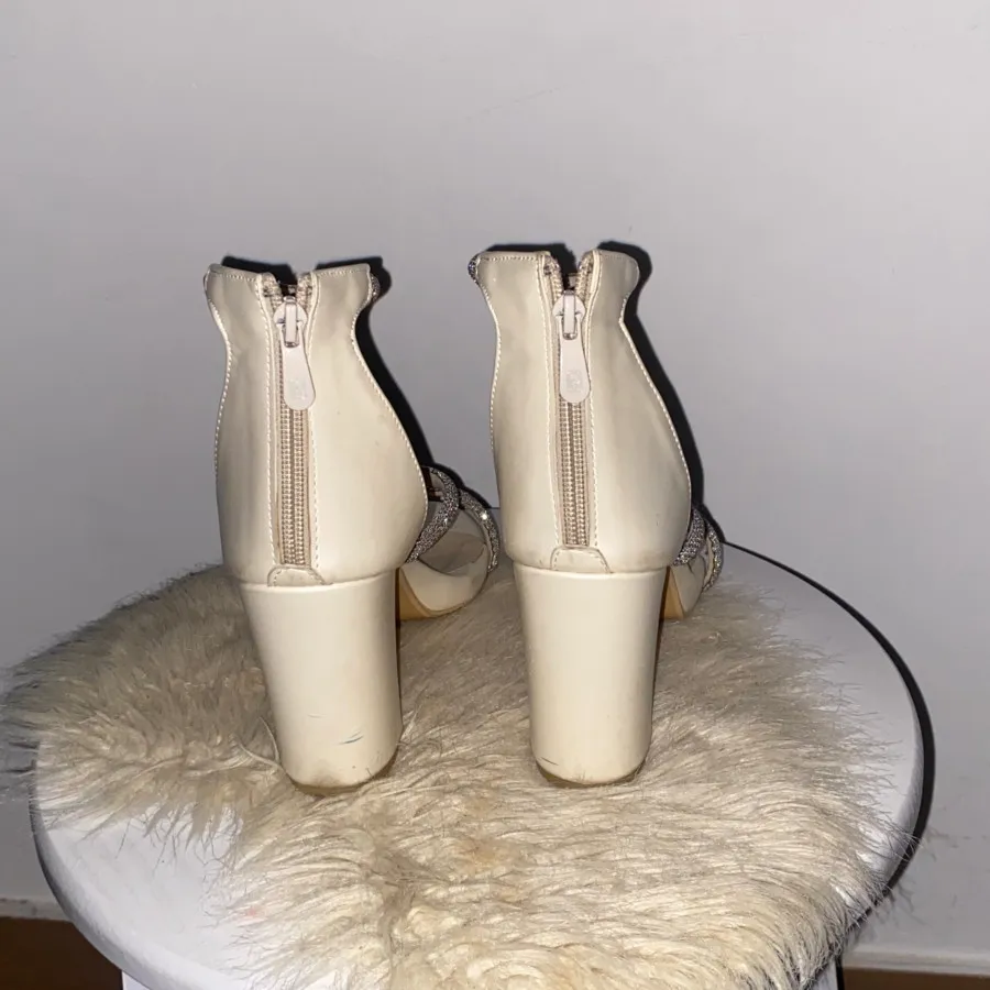 کفش مجلسی شیری