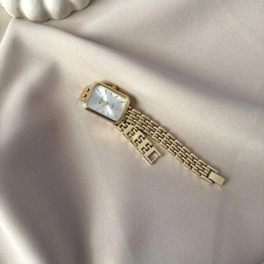 ساعت شیک مستطیل وارداتی