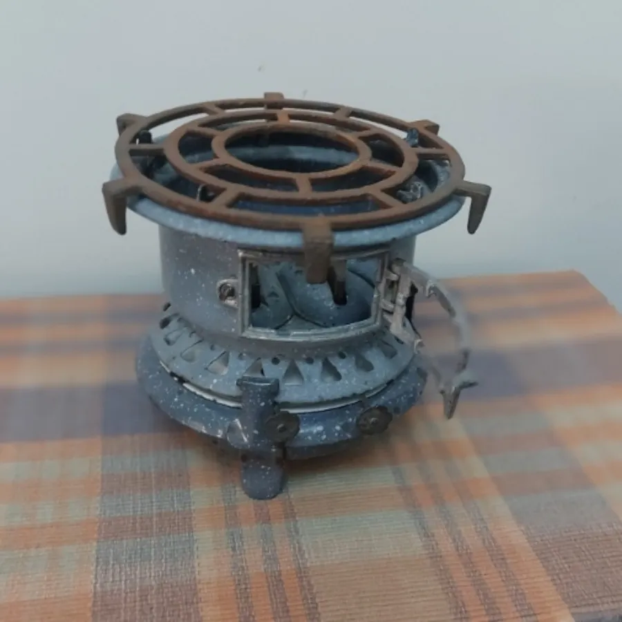 چراغ دوفیتله نفتی قدیمی .