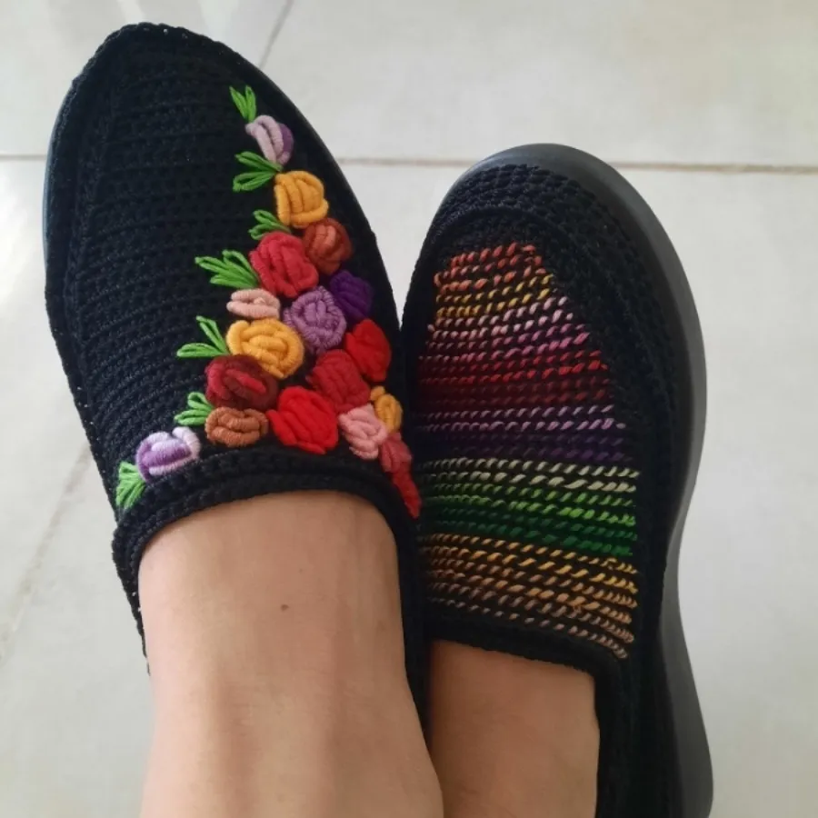 گیوه گلدوزی شده