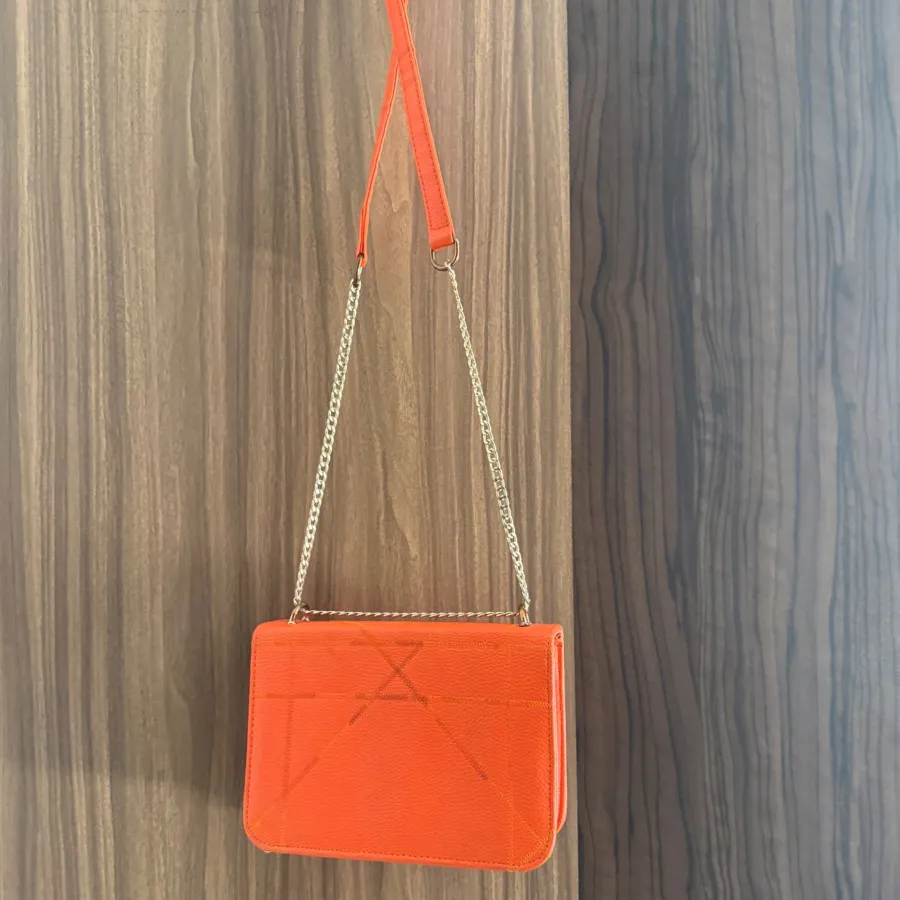 کیف نارنجی بند بلند