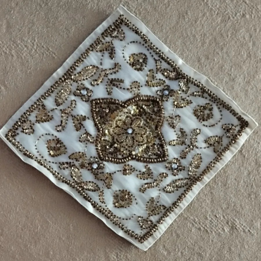 رومیزی منجوق دوزی