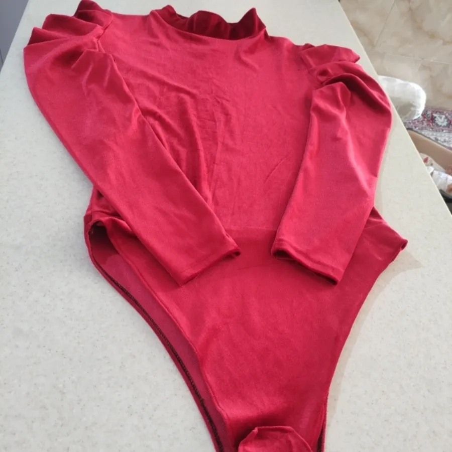 بادی مخمل قرمز