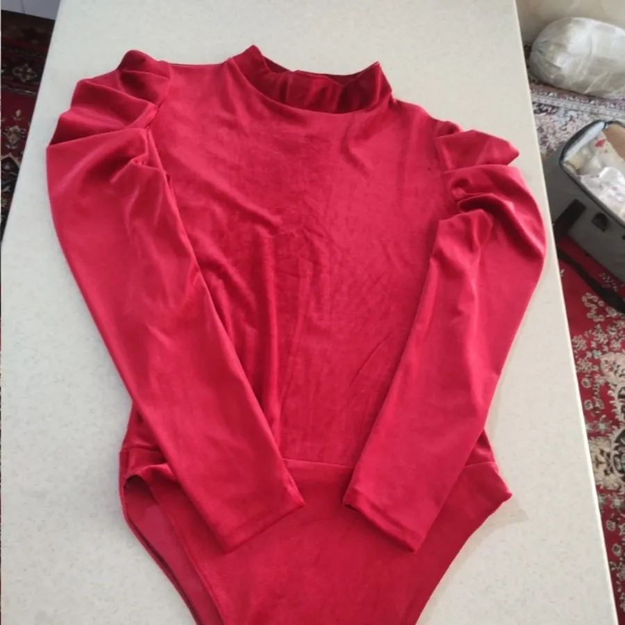 بادی مخمل قرمز