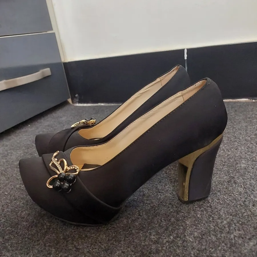 کفش پاشنه بلند مجلسی مشکی