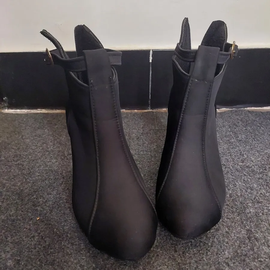 نیم بوت پاشنه دار