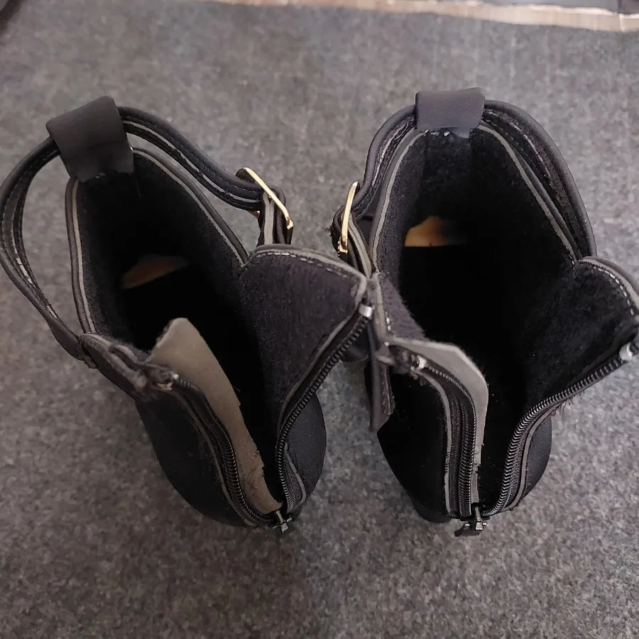 نیم بوت پاشنه دار