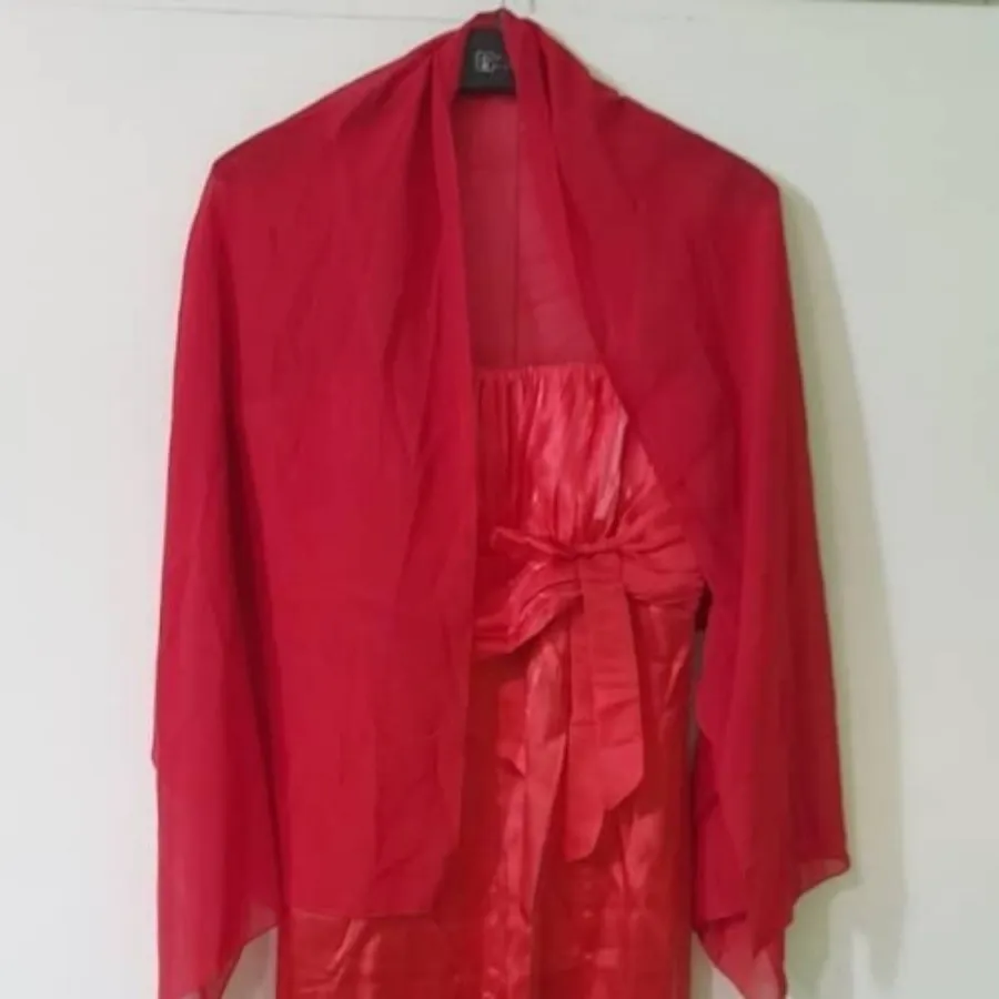 پیراهن ساتن قرمز کاپدار