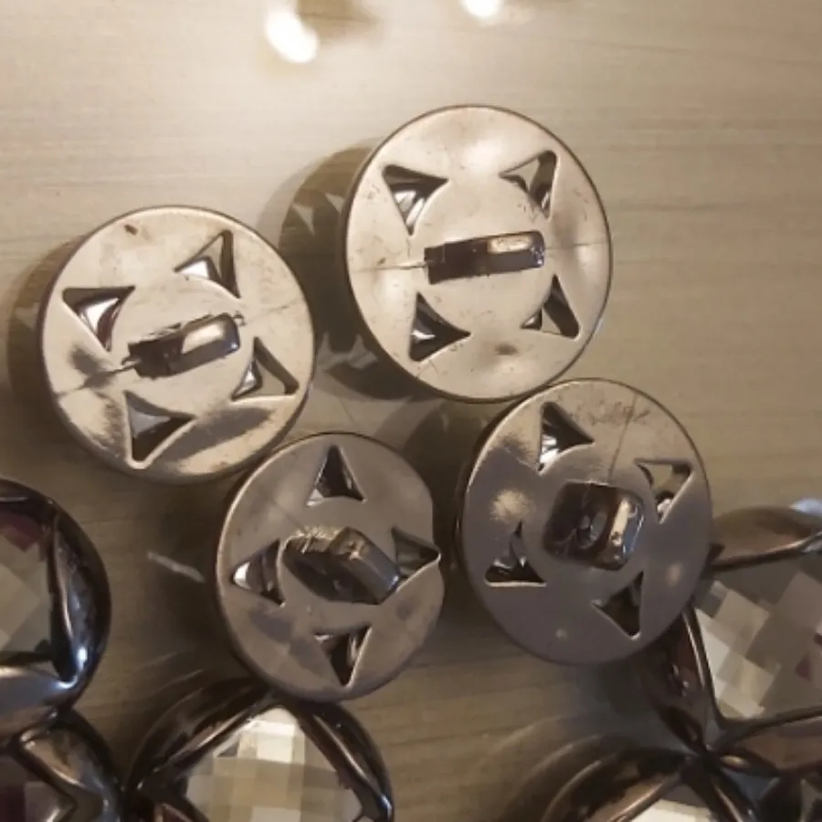 دکمه لباس شیک و زیبا