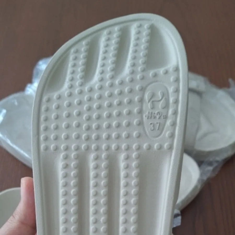 2 جفت دمپایی سگک دارکرمی