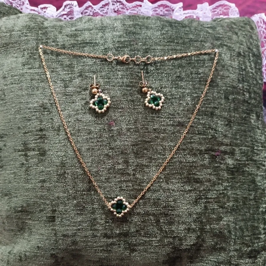 ست گردنبند و گوشواره