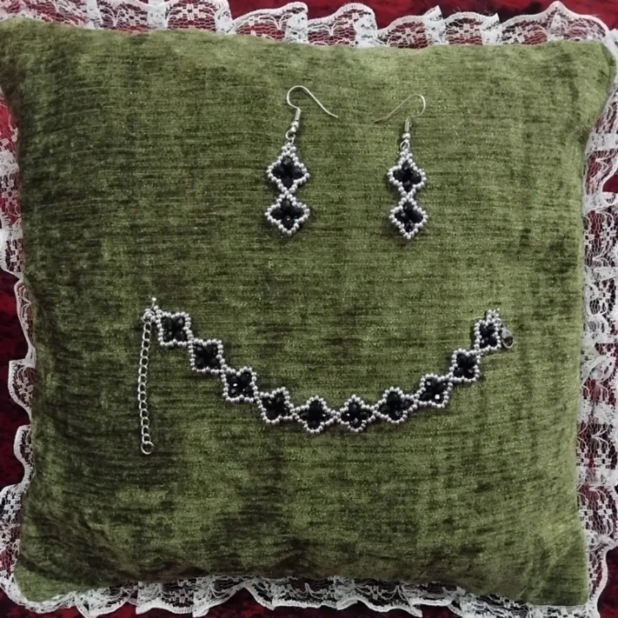 ست دستبند و گوشواره