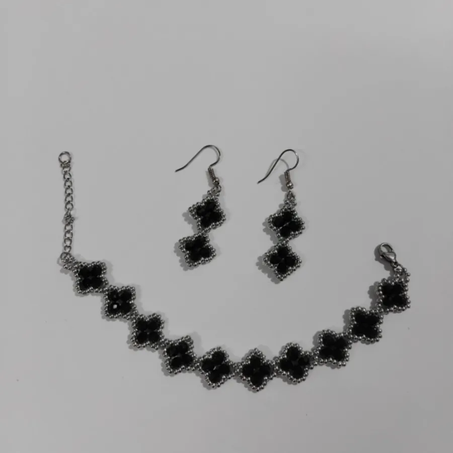 ست دستبند و گوشواره