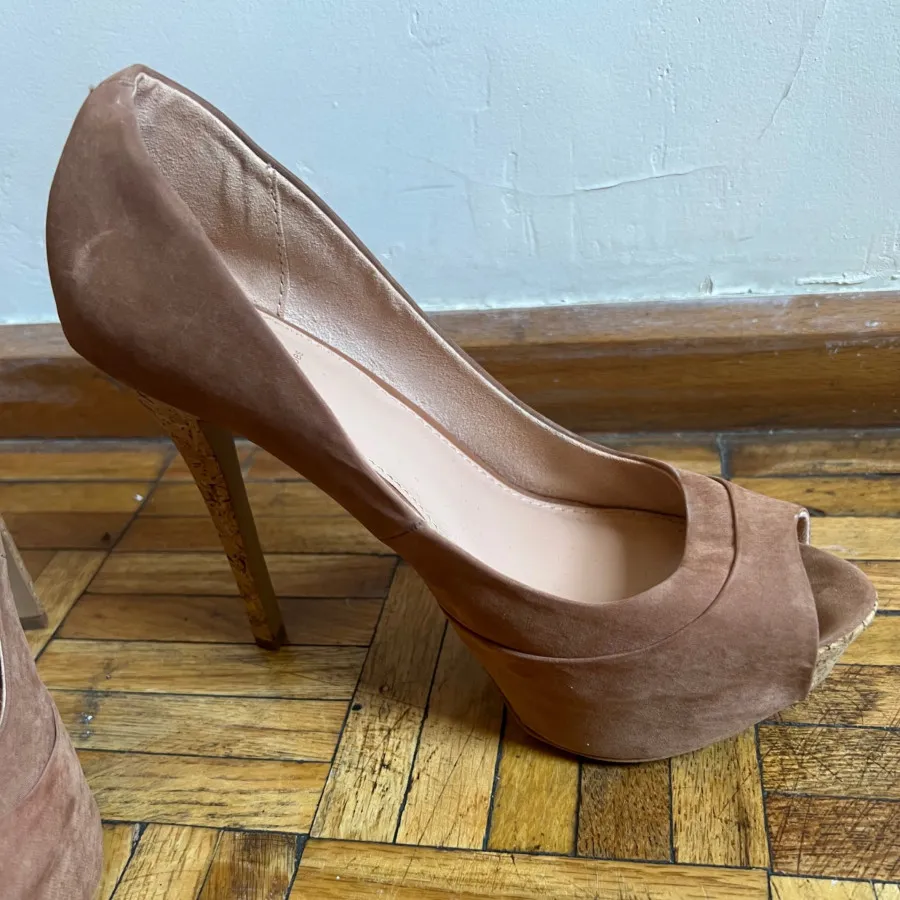 کفش رنگ تن برشکا