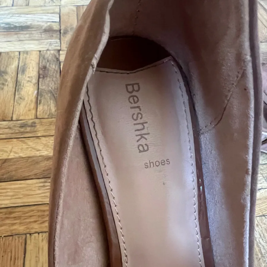 کفش رنگ تن برشکا
