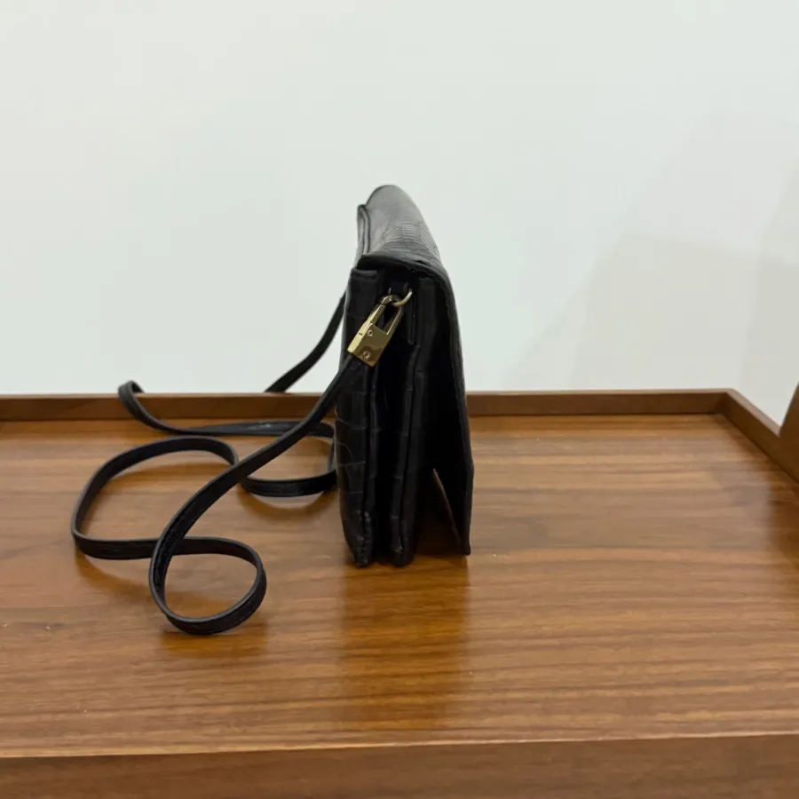 کیف کج مشکی اچ اندام