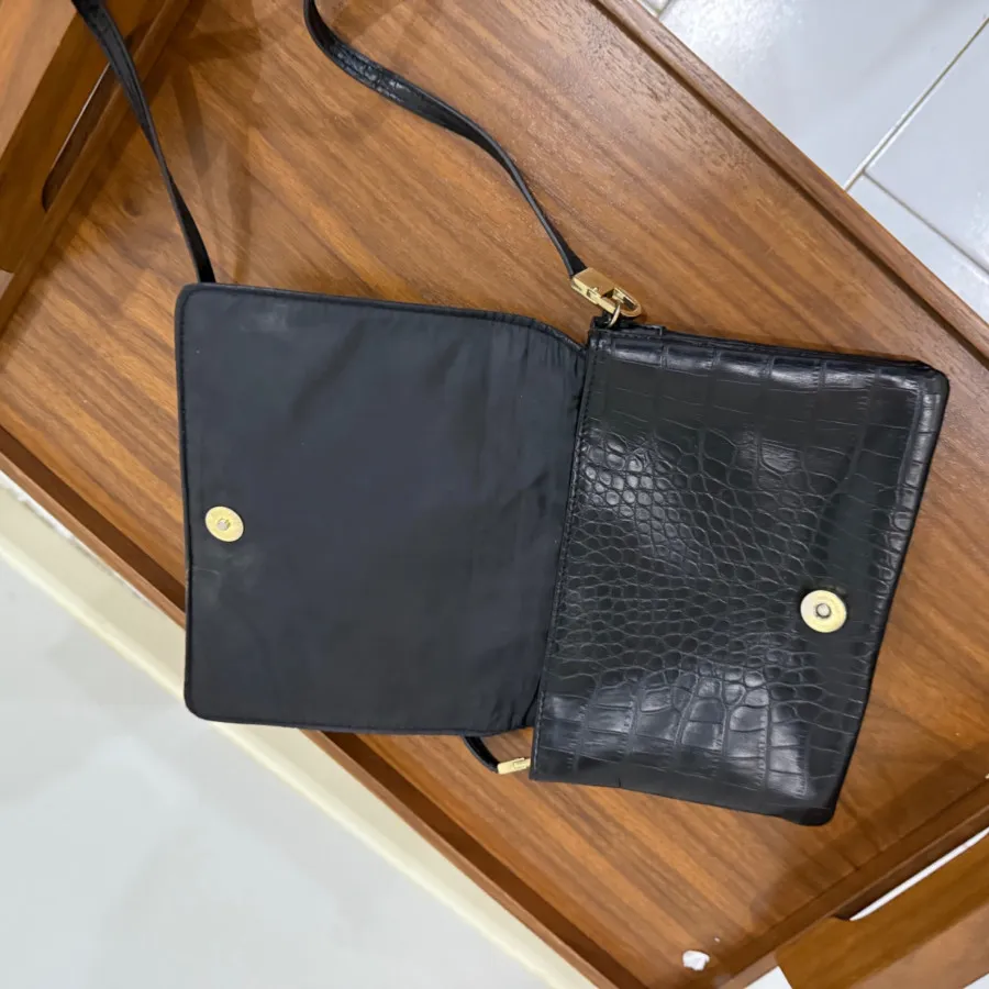 کیف کج مشکی اچ اندام