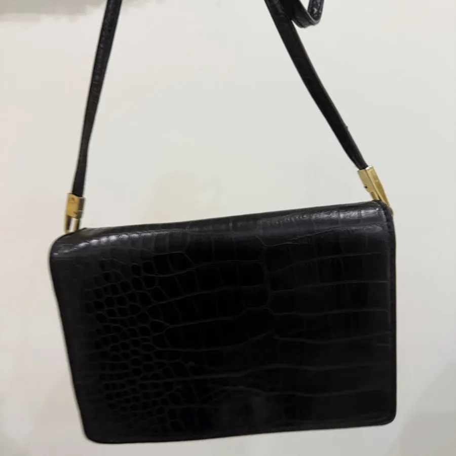 کیف کج مشکی اچ اندام