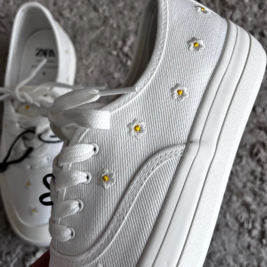 کتونی سفید زارا