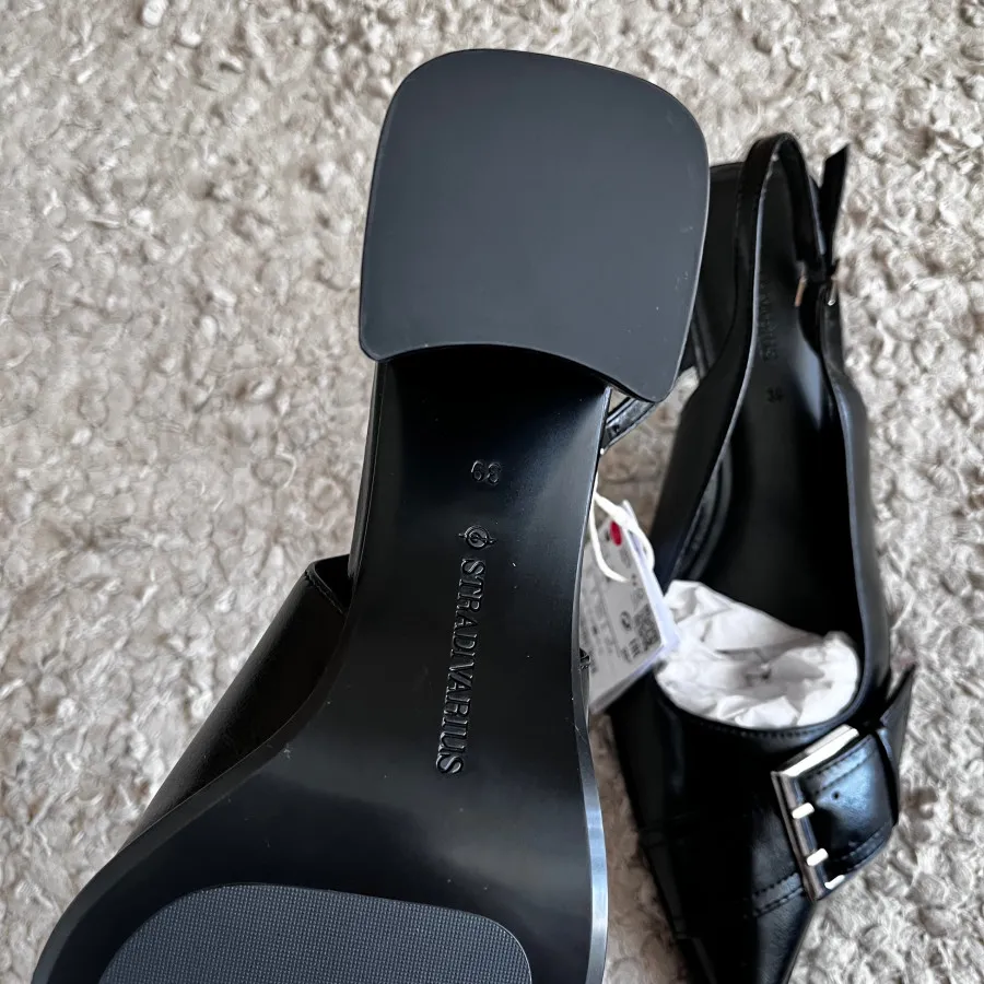 کفش مشکی استرادیواریوس