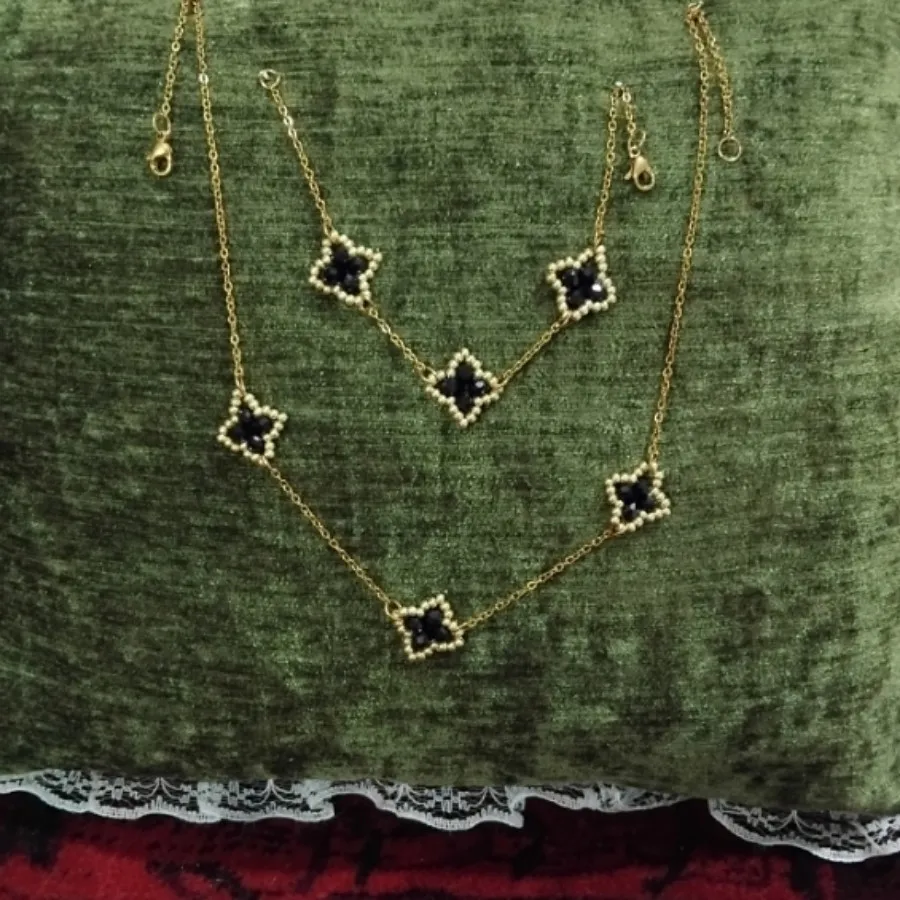 ست گردنبند و دستبند