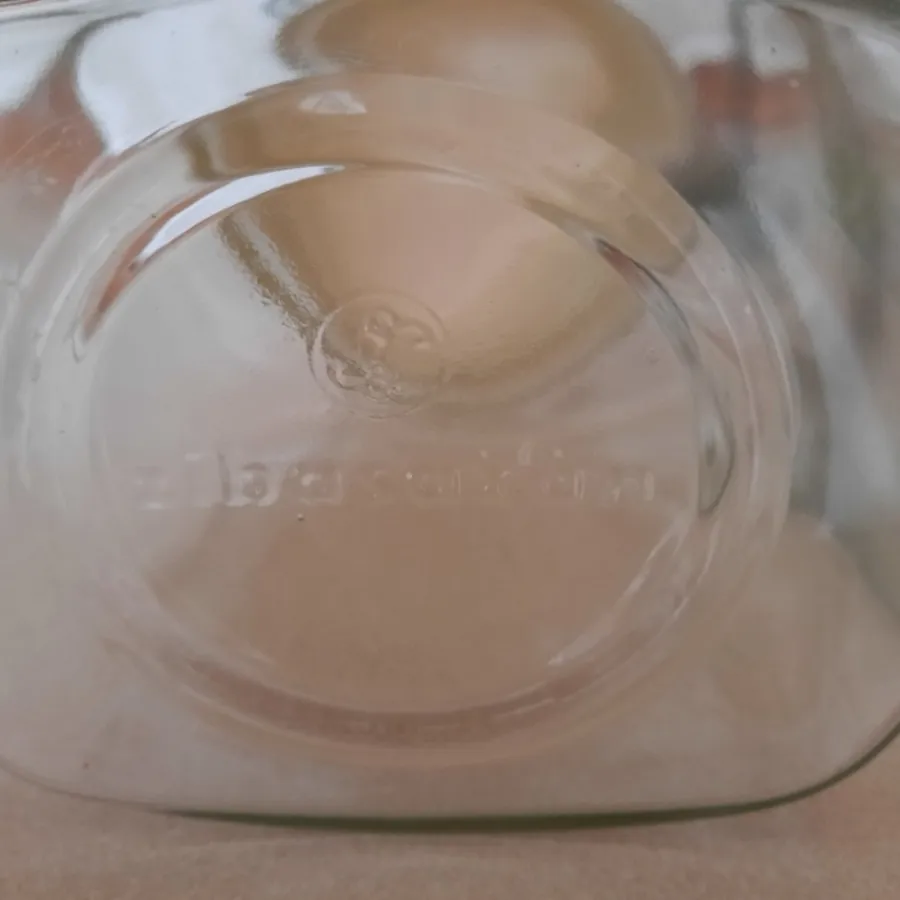 بانکه شیشه ای