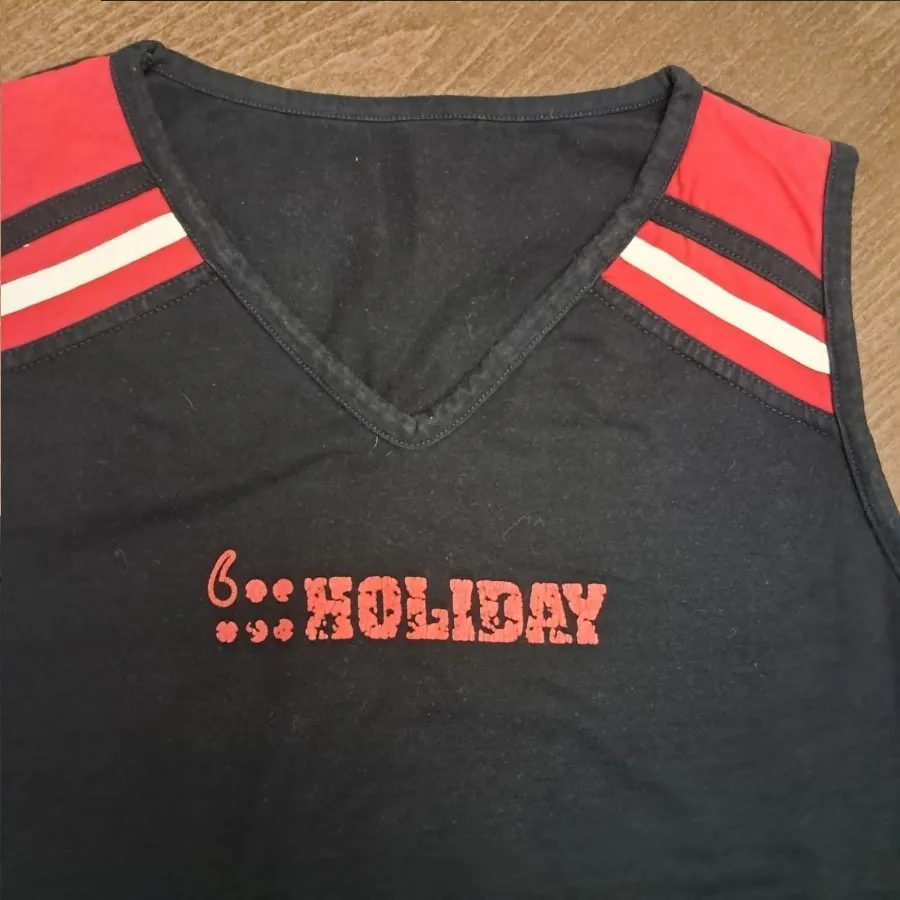 تاپ ورزشی هالیدی