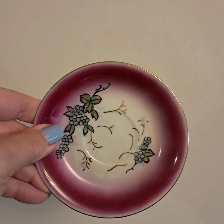 یک جفت نعلبکی قدیمی