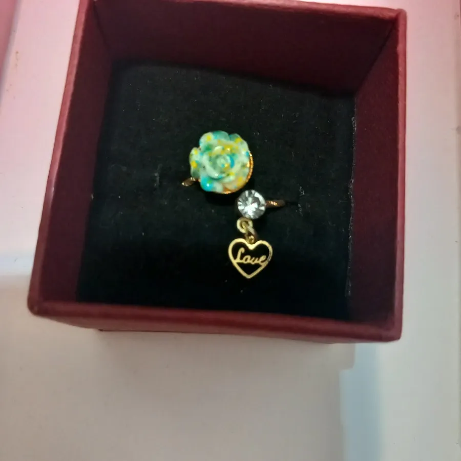 انگشتر گلی اویز دار