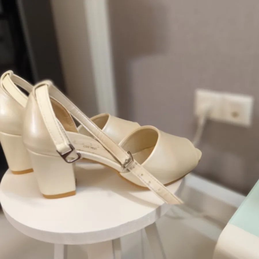 کفش روکو سفید شیری سایز36