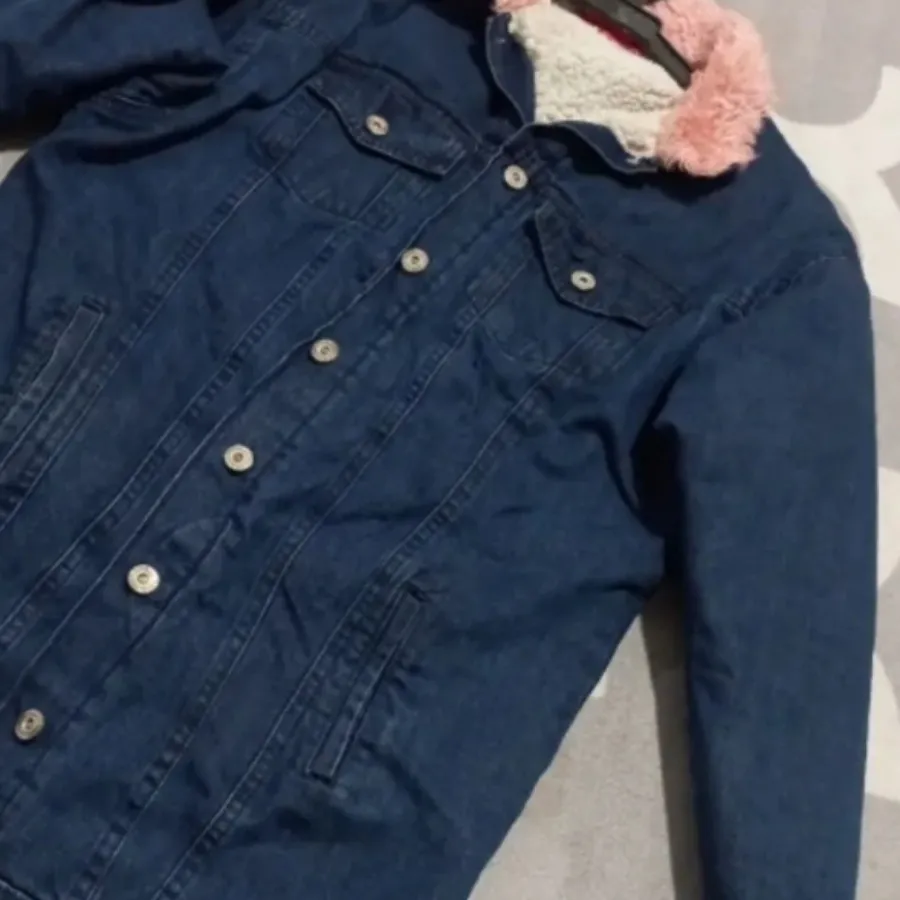 کاپشن لی داخل خز