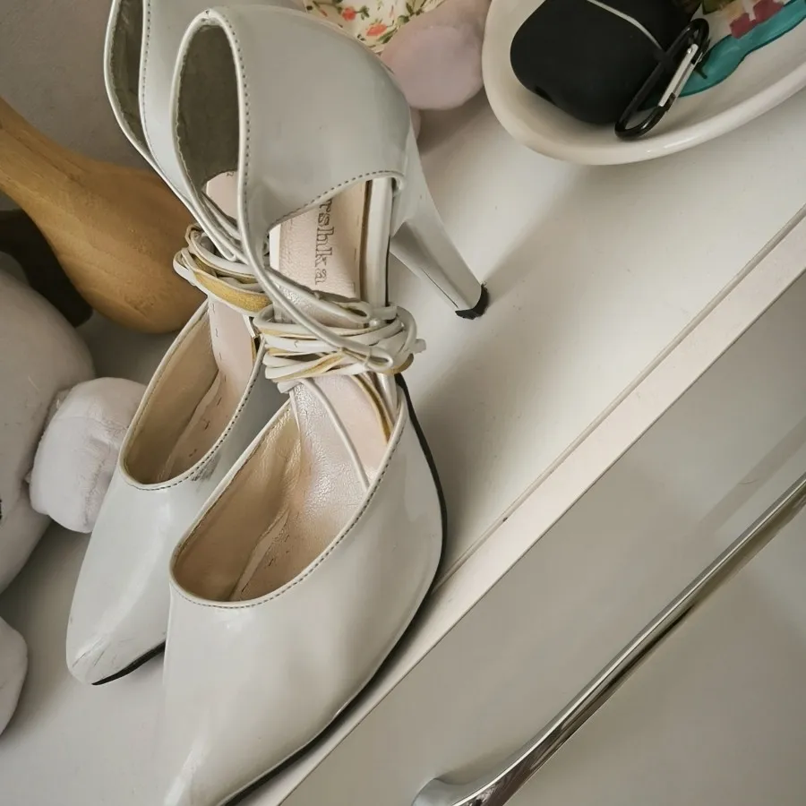 کفش پاشنه بلند بند دار