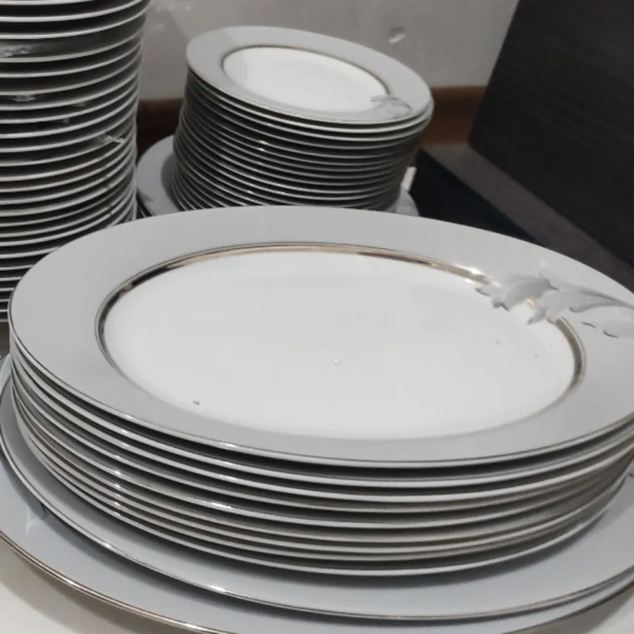 آبگوشت خوری الگانس